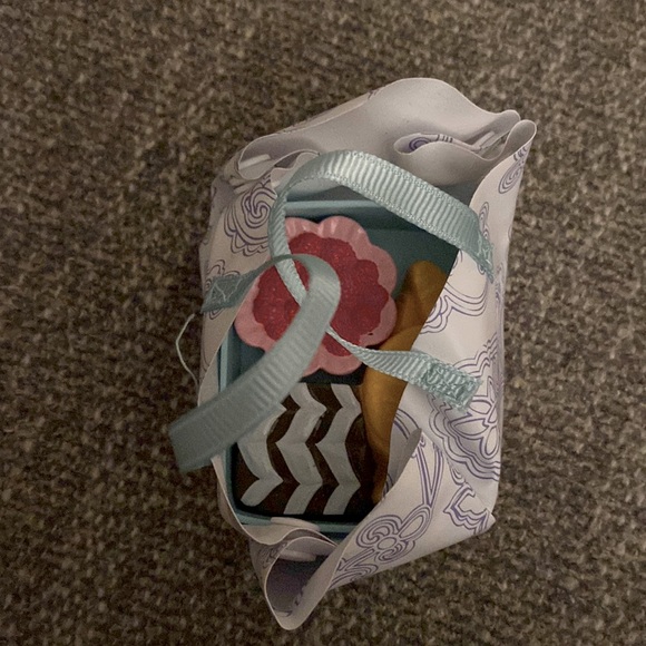 American Girl 2013 convertible tote and food set - Picture 2 of 5